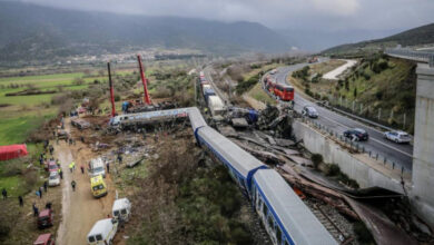 Photo of Aumentan a 36 los muertos en choque de dos trenes en Grecia